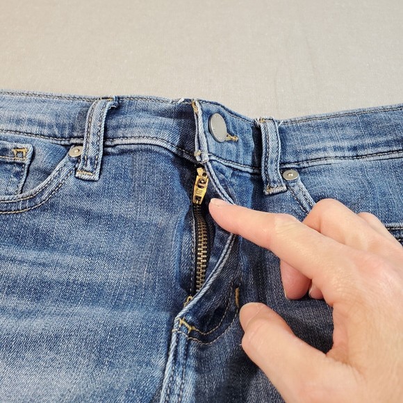 Banana Republic Mid-Rise 3" Jean Shorts Medium Wash Denim Stretch Stripe Size 26 - Picture 6 of 12